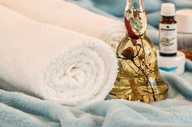 Handtücher und Wellnessöle